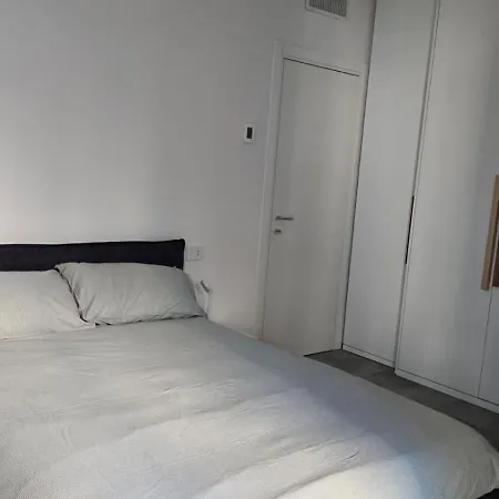 Bilocale Con Patio Privato 都灵